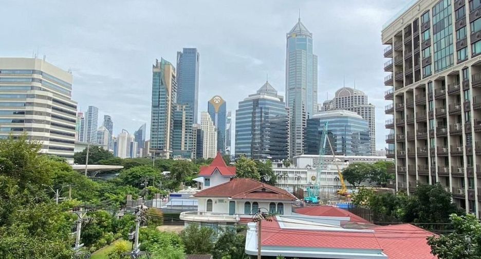 For rent 3 bedrooms condo in Pathum Wan, Bangkok