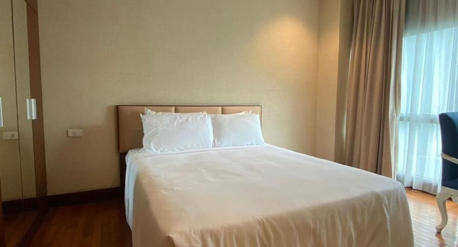 For rent 3 bedrooms condo in Pathum Wan, Bangkok