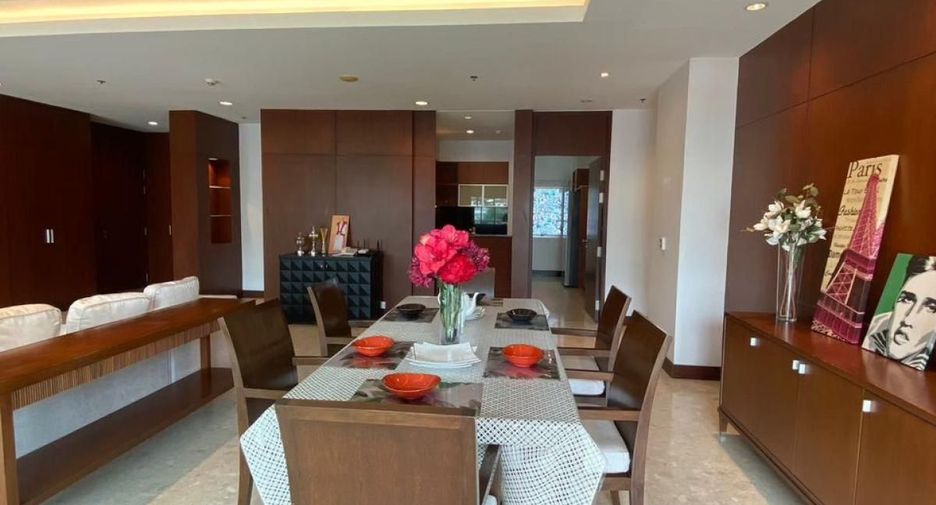 For rent 3 bedrooms condo in Pathum Wan, Bangkok
