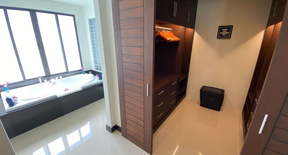 For sale 3 bedrooms villa in Thalang, Phuket