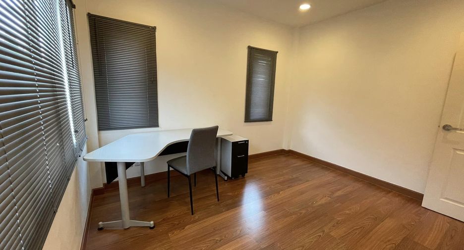 For sale 3 bedrooms house in Lat Krabang, Bangkok