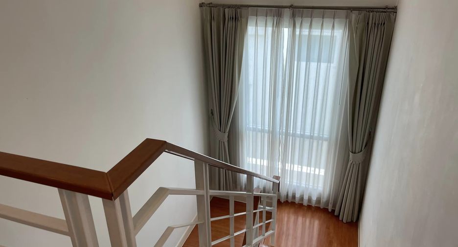 For sale 3 bedrooms house in Lat Krabang, Bangkok