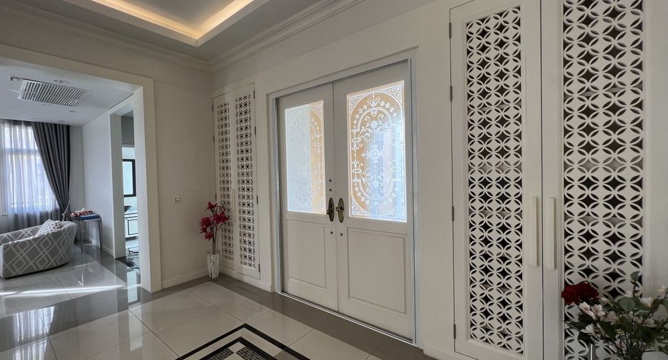 À vendre 5 chambres maison à Lat Phrao, Bangkok