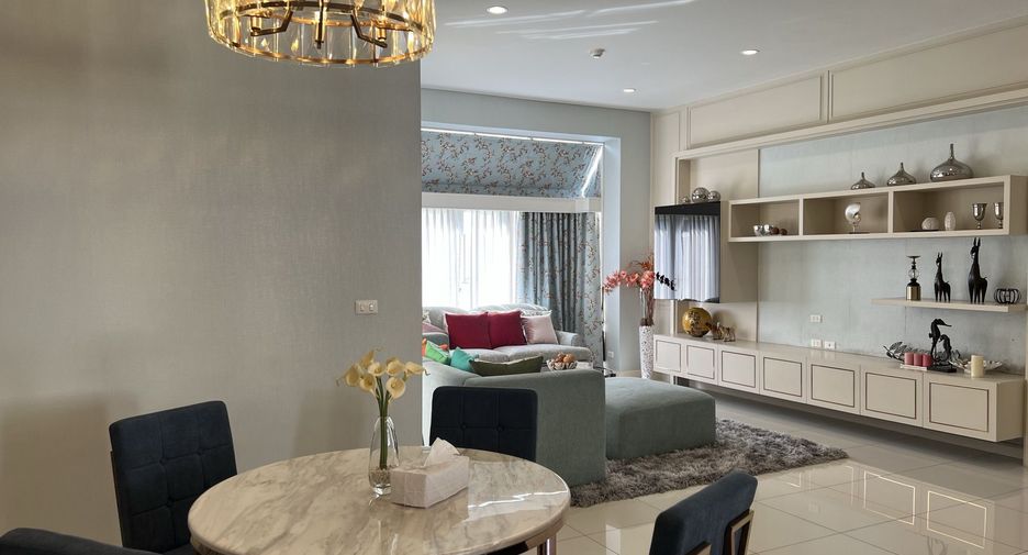 À vendre 5 chambres maison à Lat Phrao, Bangkok