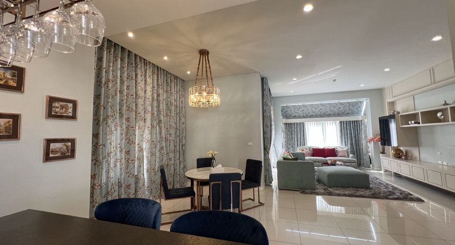 À vendre 5 chambres maison à Lat Phrao, Bangkok