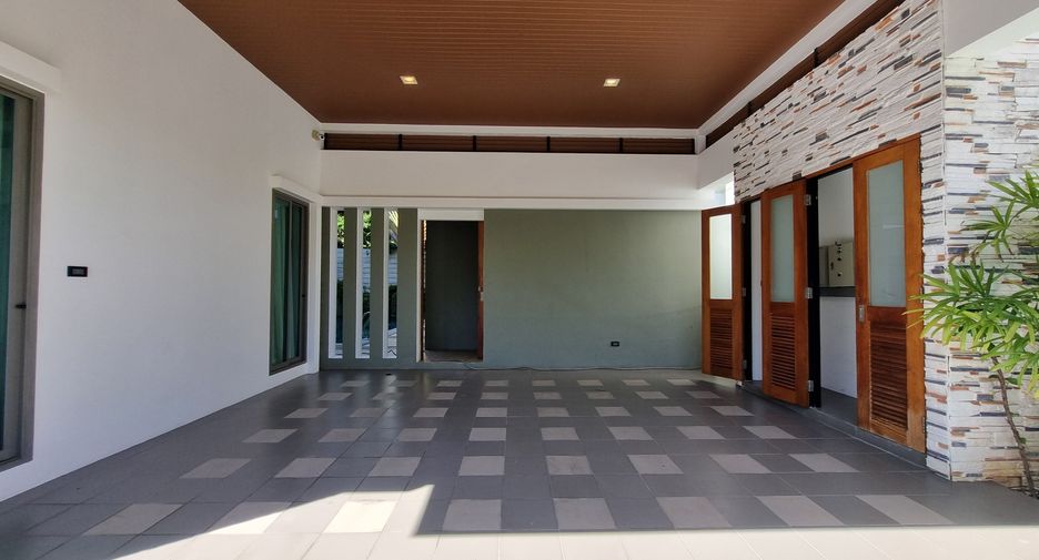 For rent 4 bedrooms house in Mueang Phuket, Phuket