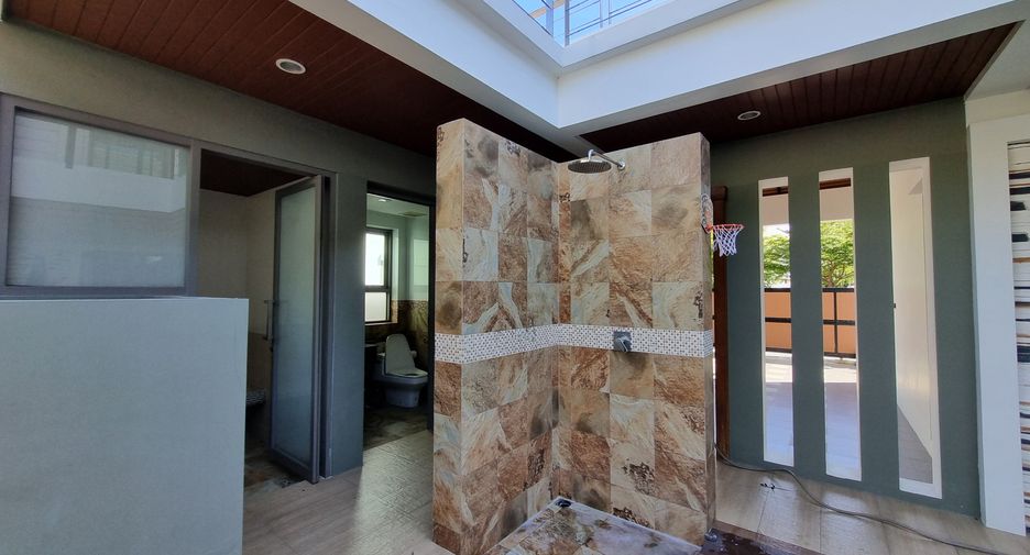 For rent 4 bedrooms house in Mueang Phuket, Phuket
