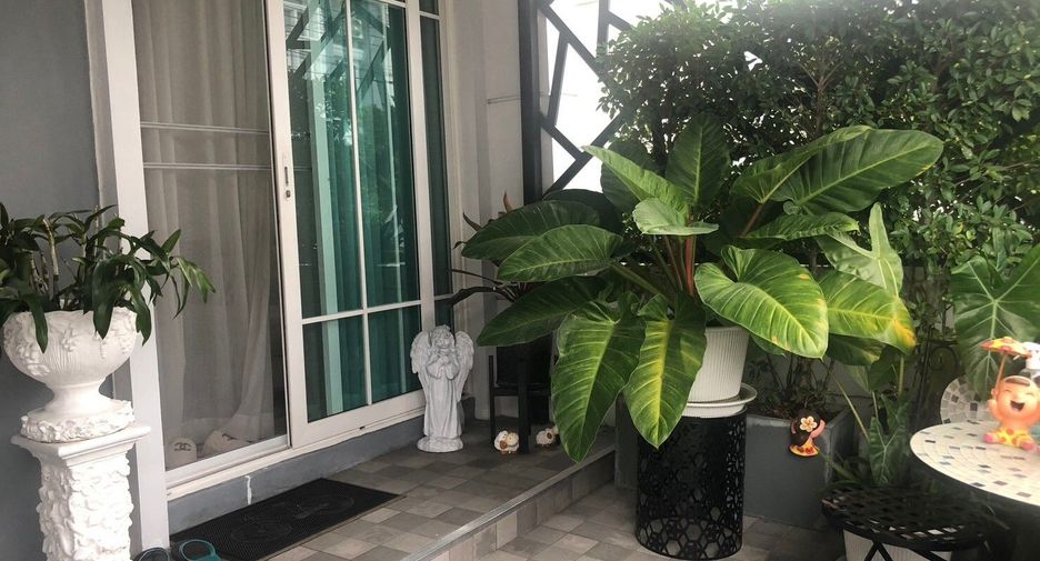 For sale and for rent 3 bedrooms townhouse in Prawet, Bangkok
