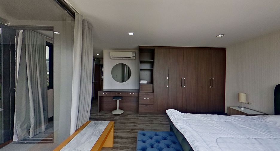 For sale 5 bedrooms condo in Watthana, Bangkok
