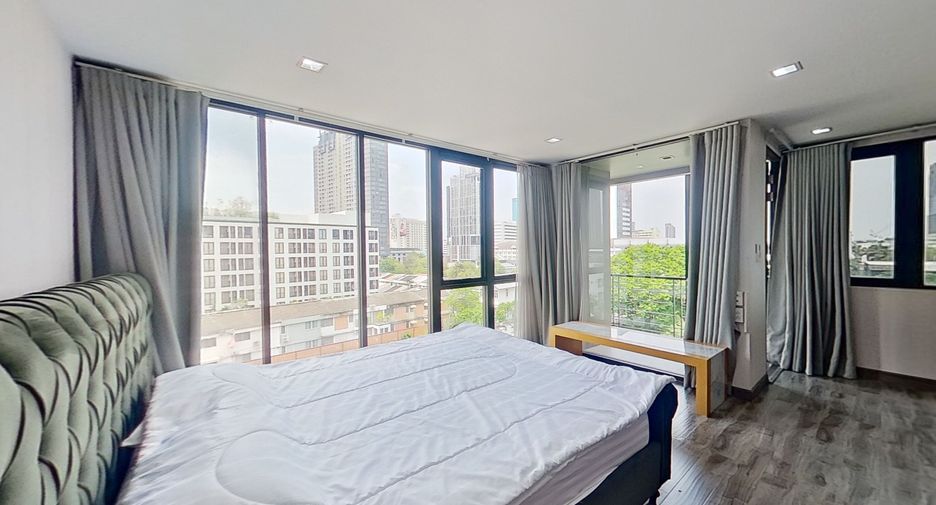 For sale 5 bedrooms condo in Watthana, Bangkok