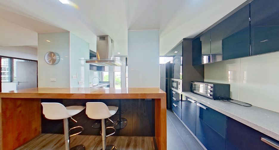 For sale 5 bedrooms condo in Watthana, Bangkok