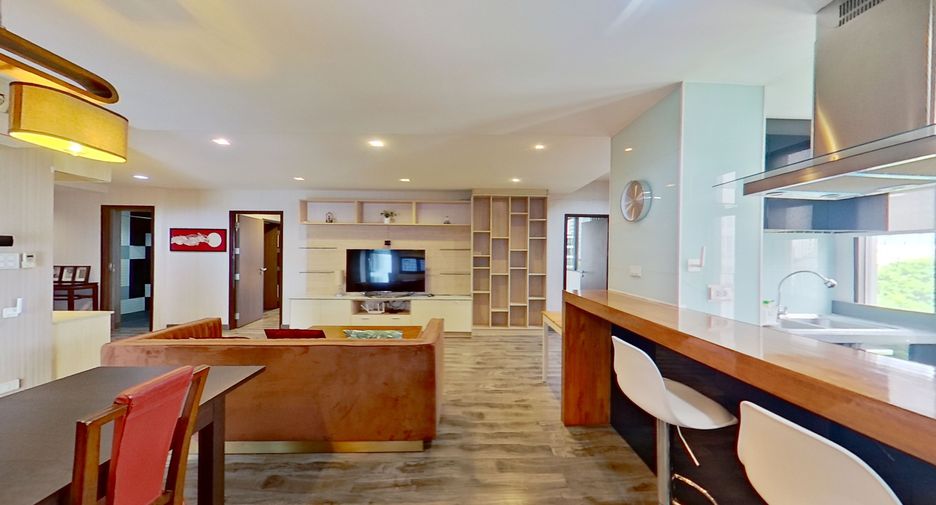 For sale 5 bedrooms condo in Watthana, Bangkok