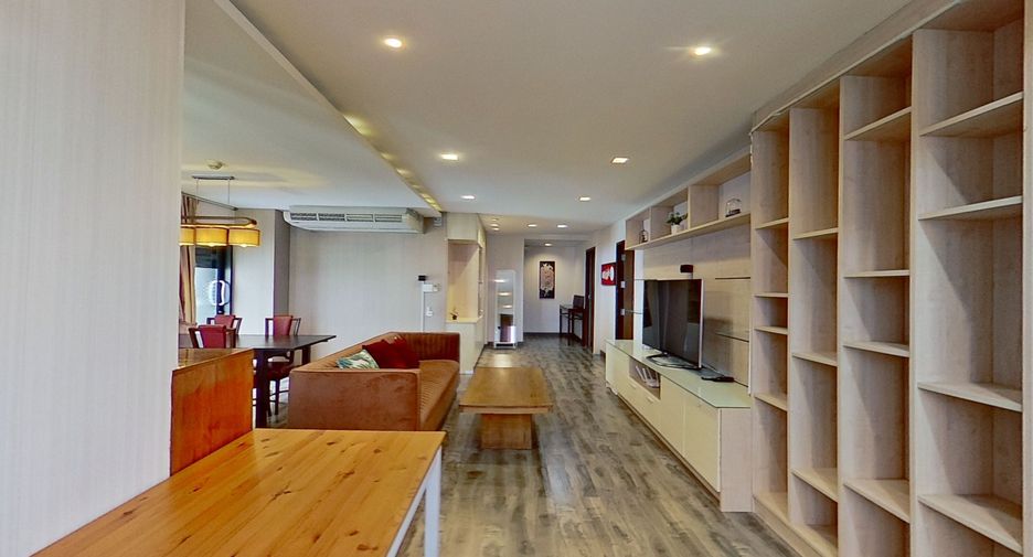 For sale 5 bedrooms condo in Watthana, Bangkok