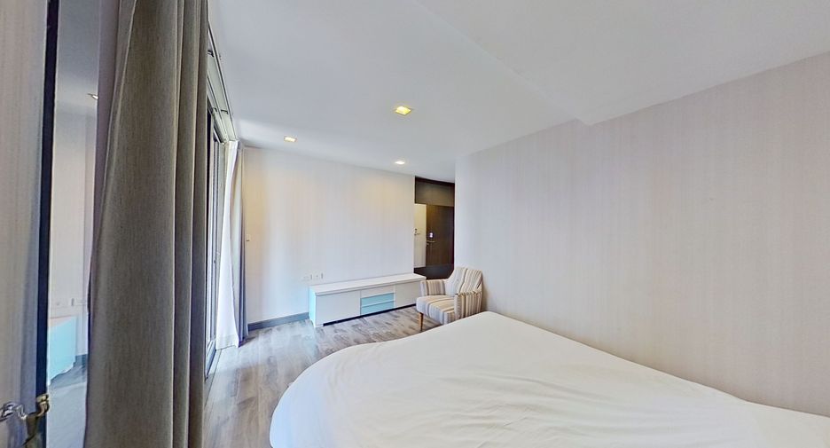 For sale 5 bedrooms condo in Watthana, Bangkok