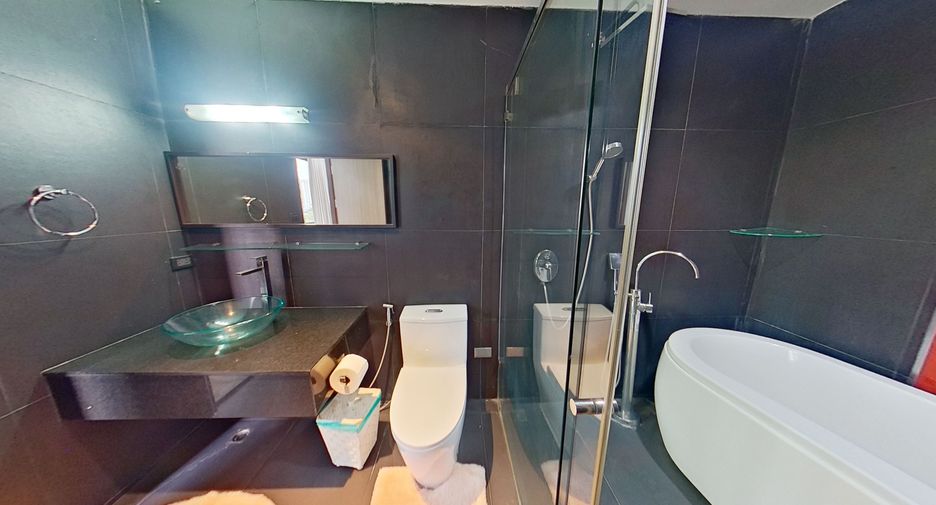 For sale 5 bedrooms condo in Watthana, Bangkok