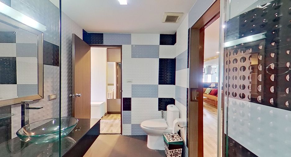 For sale 5 bedrooms condo in Watthana, Bangkok