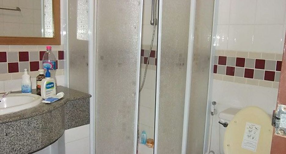 For sale 2 bedrooms condo in Wang Thonglang, Bangkok