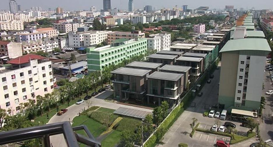 For sale 2 bedrooms condo in Wang Thonglang, Bangkok