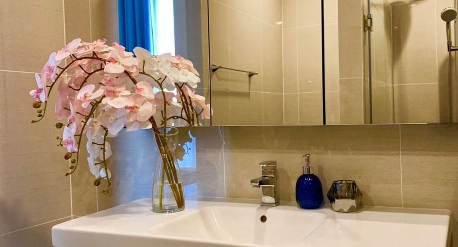 For rent 2 bedrooms condo in Khlong Toei, Bangkok