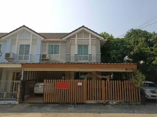 出售 3 卧室 联排别墅 在 Saphan Sung, 曼谷