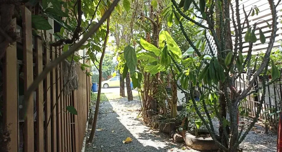 出售 3 卧室 联排别墅 在 Saphan Sung, 曼谷