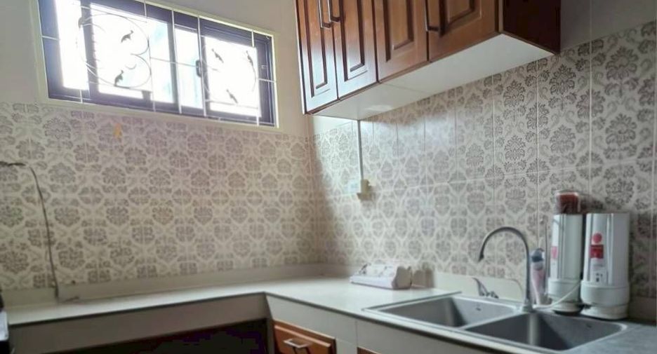 For sale and for rent 3 bedrooms townhouse in Mueang Samut Prakan, Samut Prakan