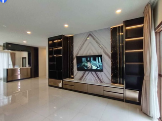For rent 4 bedrooms house in Saphan Sung, Bangkok
