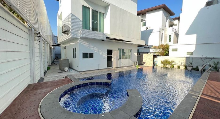 For rent 4 bedrooms house in Suan Luang, Bangkok