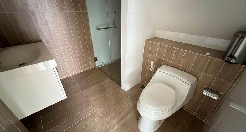 For rent 4 bedrooms house in Suan Luang, Bangkok