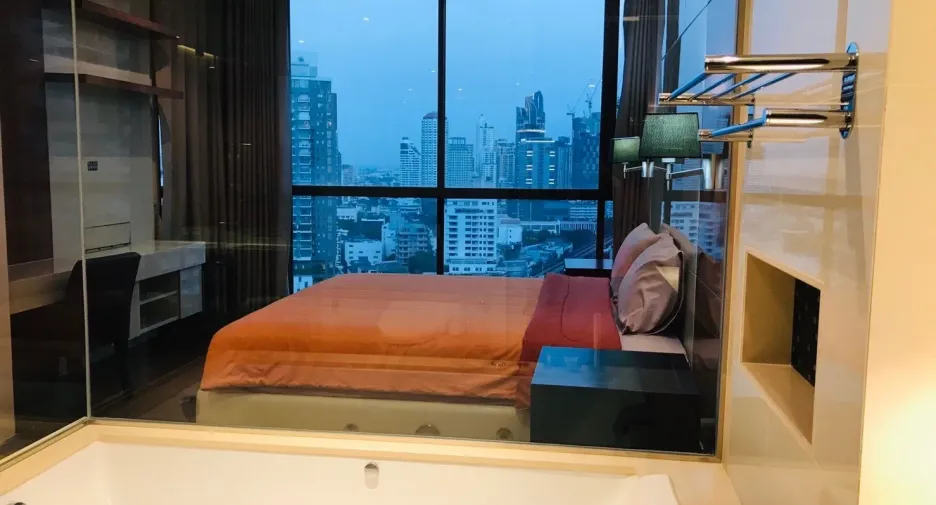 For rent 2 bedrooms condo in Khlong Toei, Bangkok