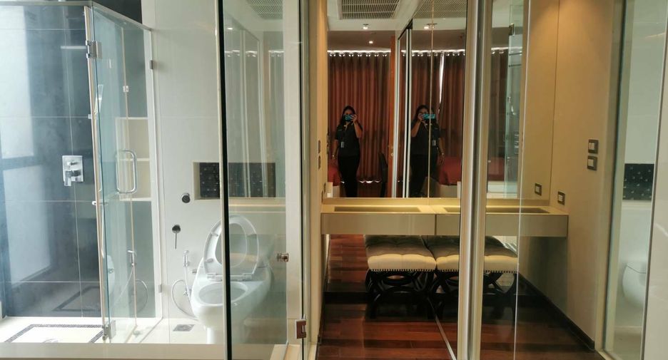 For rent 2 bedrooms condo in Khlong Toei, Bangkok