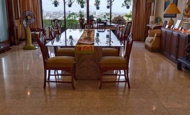 For sale 4 bedrooms condo in Watthana, Bangkok