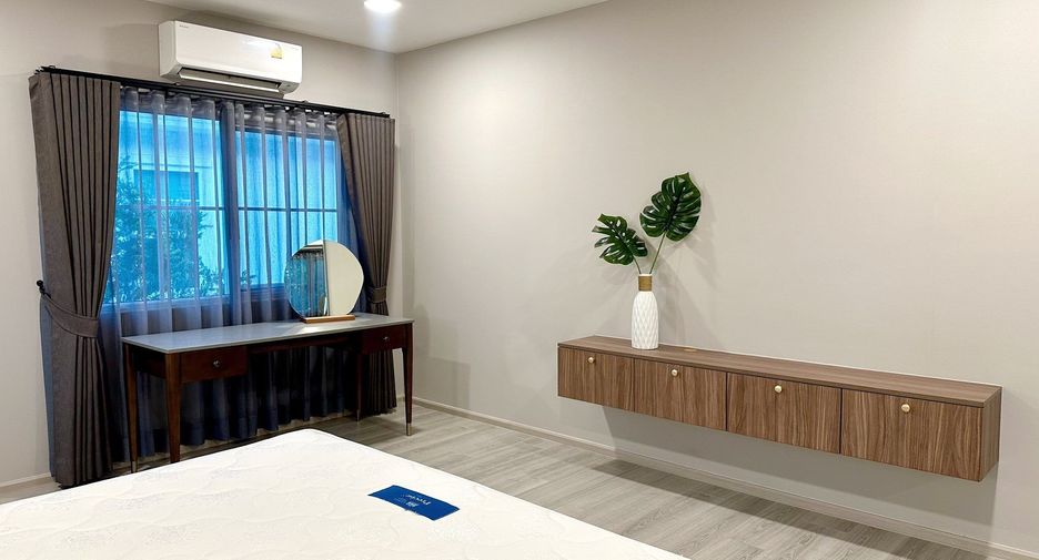 Casa en alquiler de 3 habitaciones en Bang Phli, Samut Prakan