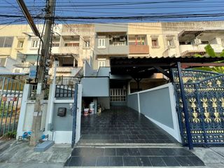 For rent 5 bedrooms townhouse in Din Daeng, Bangkok