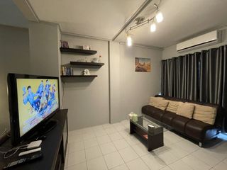 Casa adosada en alquiler de 5 habitaciones en Din Daeng, Bangkok