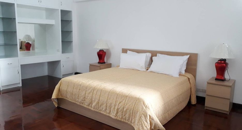 For rent 3 bedrooms condo in Khlong Toei, Bangkok