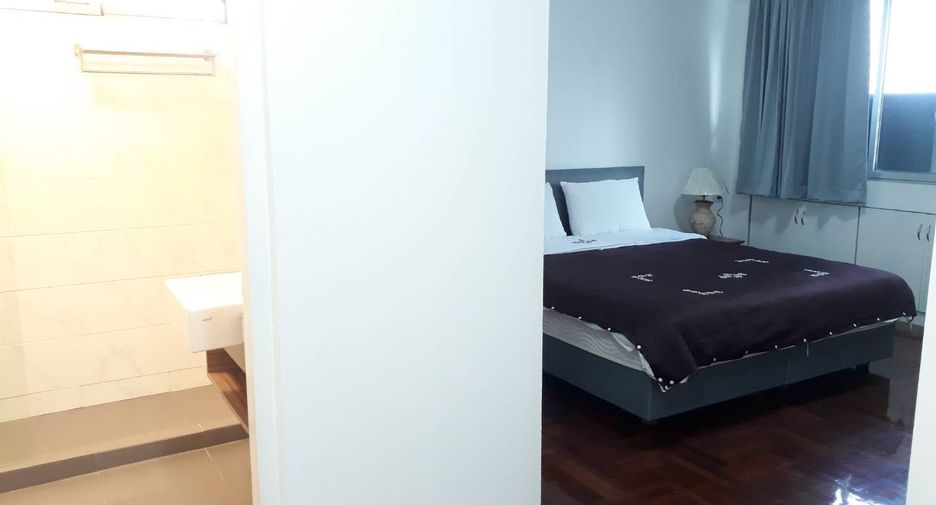For rent 3 bedrooms condo in Khlong Toei, Bangkok