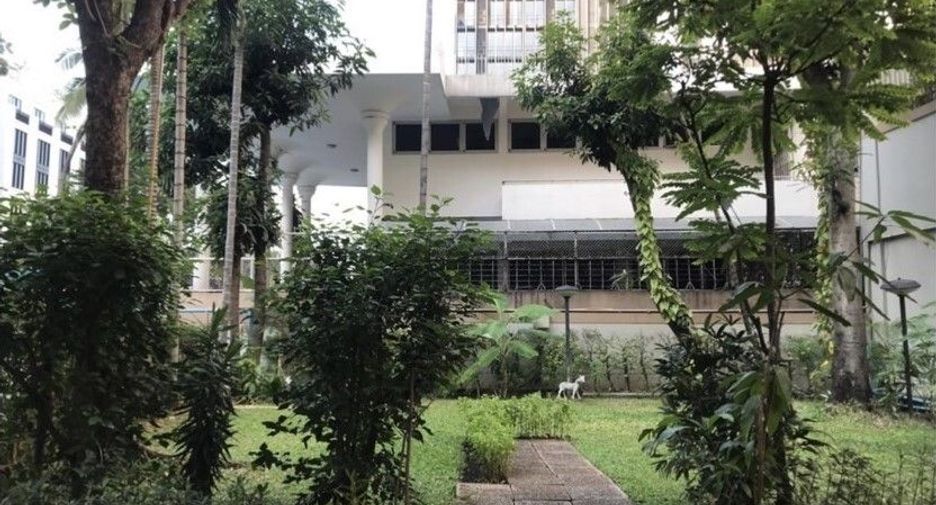 For sale 6 bedrooms retail Space in Watthana, Bangkok