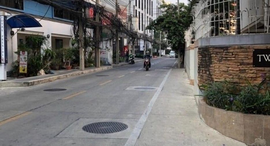 For sale 6 bedrooms retail Space in Watthana, Bangkok