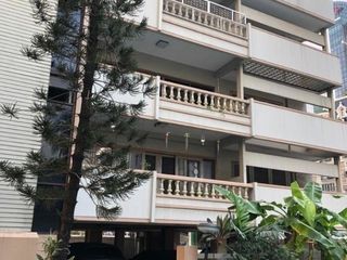 For sale 6 bedrooms retail Space in Watthana, Bangkok