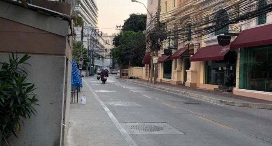 For sale 6 bedrooms retail Space in Watthana, Bangkok