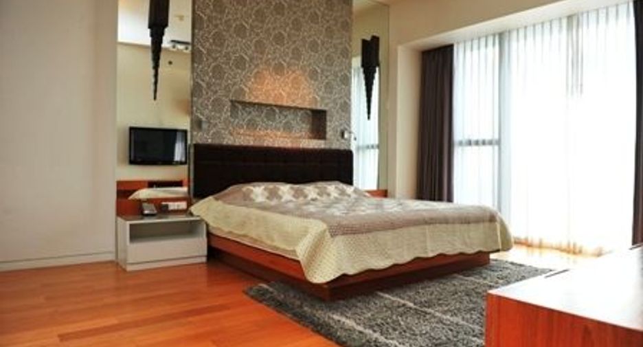 For sale and for rent 3 bedrooms condo in Sathon, Bangkok