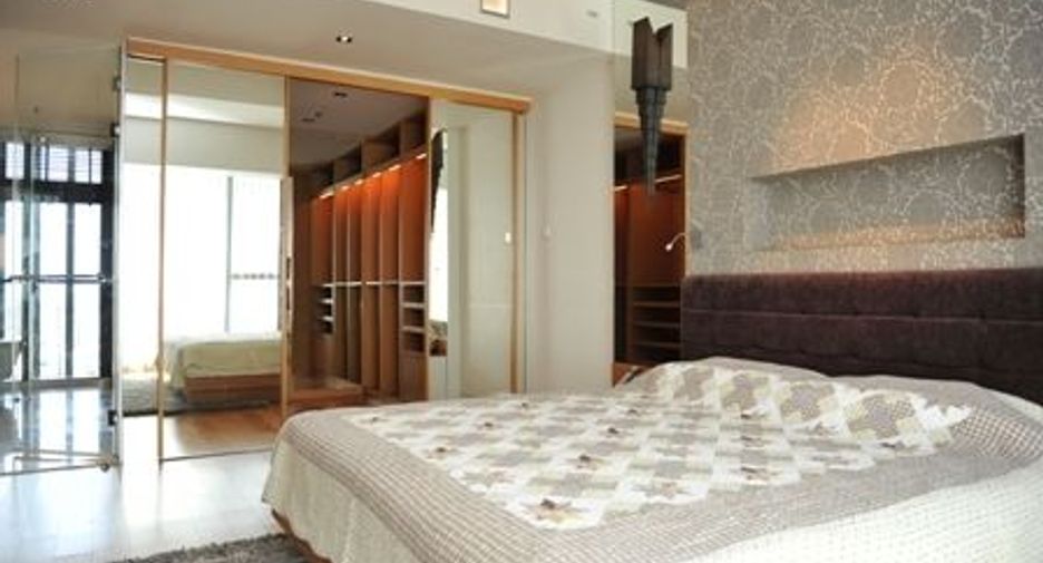 For sale and for rent 3 bedrooms condo in Sathon, Bangkok