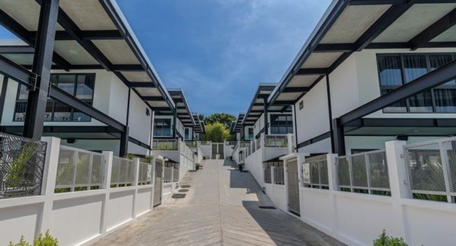 For sale 4 bedrooms villa in Mueang Phuket, Phuket