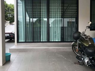 For sale 4 bedrooms townhouse in Phra Khanong, Bangkok