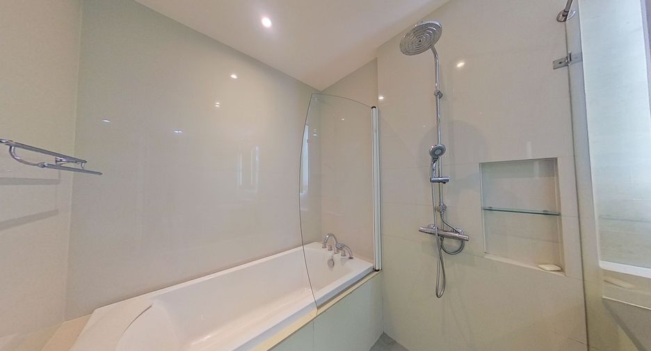 For sale 3 bedrooms condo in Khlong Toei, Bangkok
