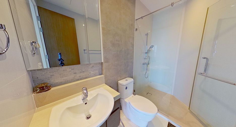 For sale 3 bedrooms condo in Khlong Toei, Bangkok