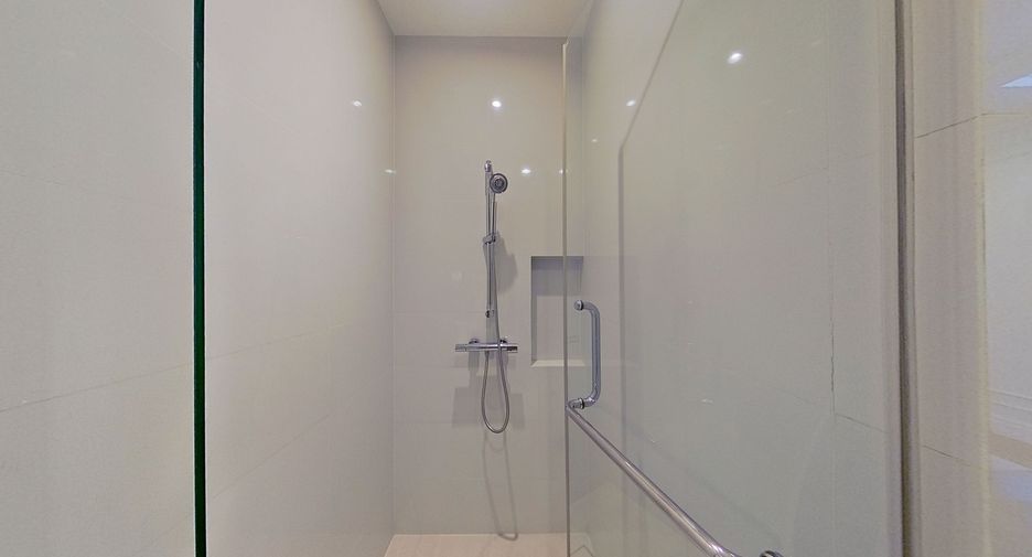 For sale 3 bedrooms condo in Khlong Toei, Bangkok