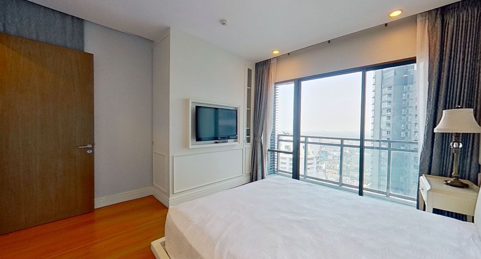 For sale 3 bedrooms condo in Khlong Toei, Bangkok