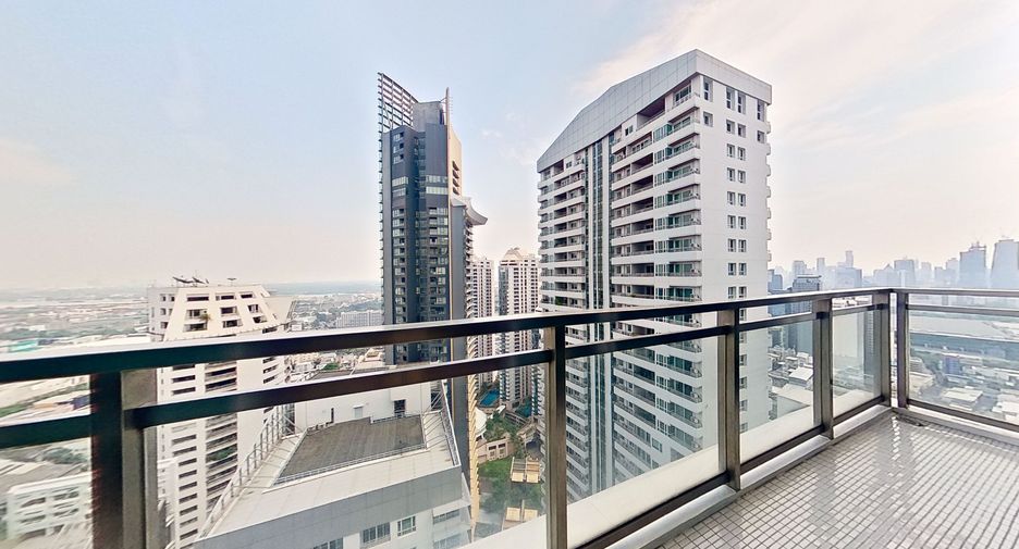 For sale 3 bedrooms condo in Khlong Toei, Bangkok